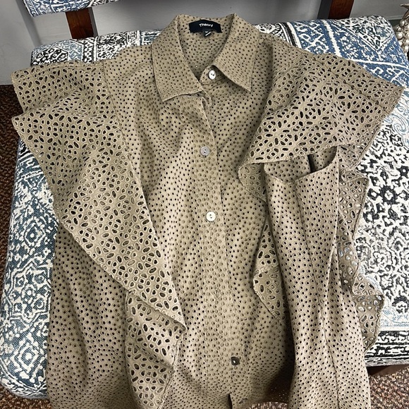 Theory Cotton Eyelet Ruffle Button up Top in Willow Shirt Petite - Picture 4 of 4